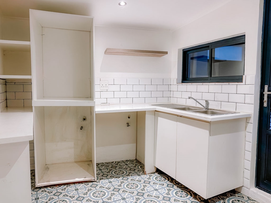 To Let 4 Bedroom Property for Rent in Kommetjie Western Cape